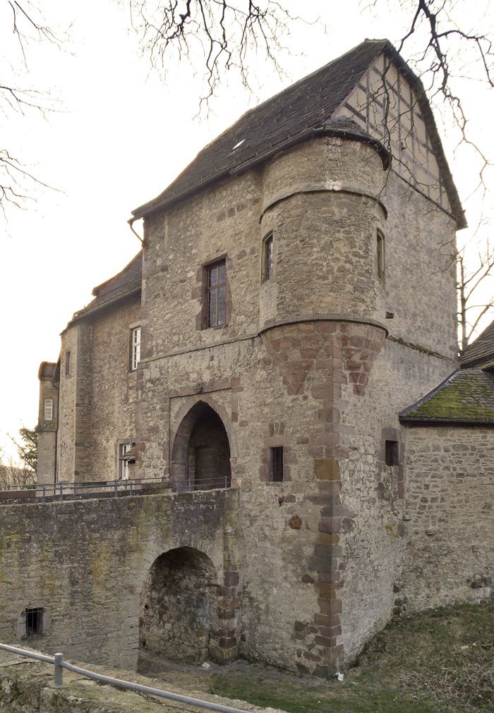 Das Torhaus der Burg Dringenberg...