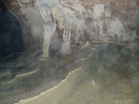 Dongge-Höhle von innen