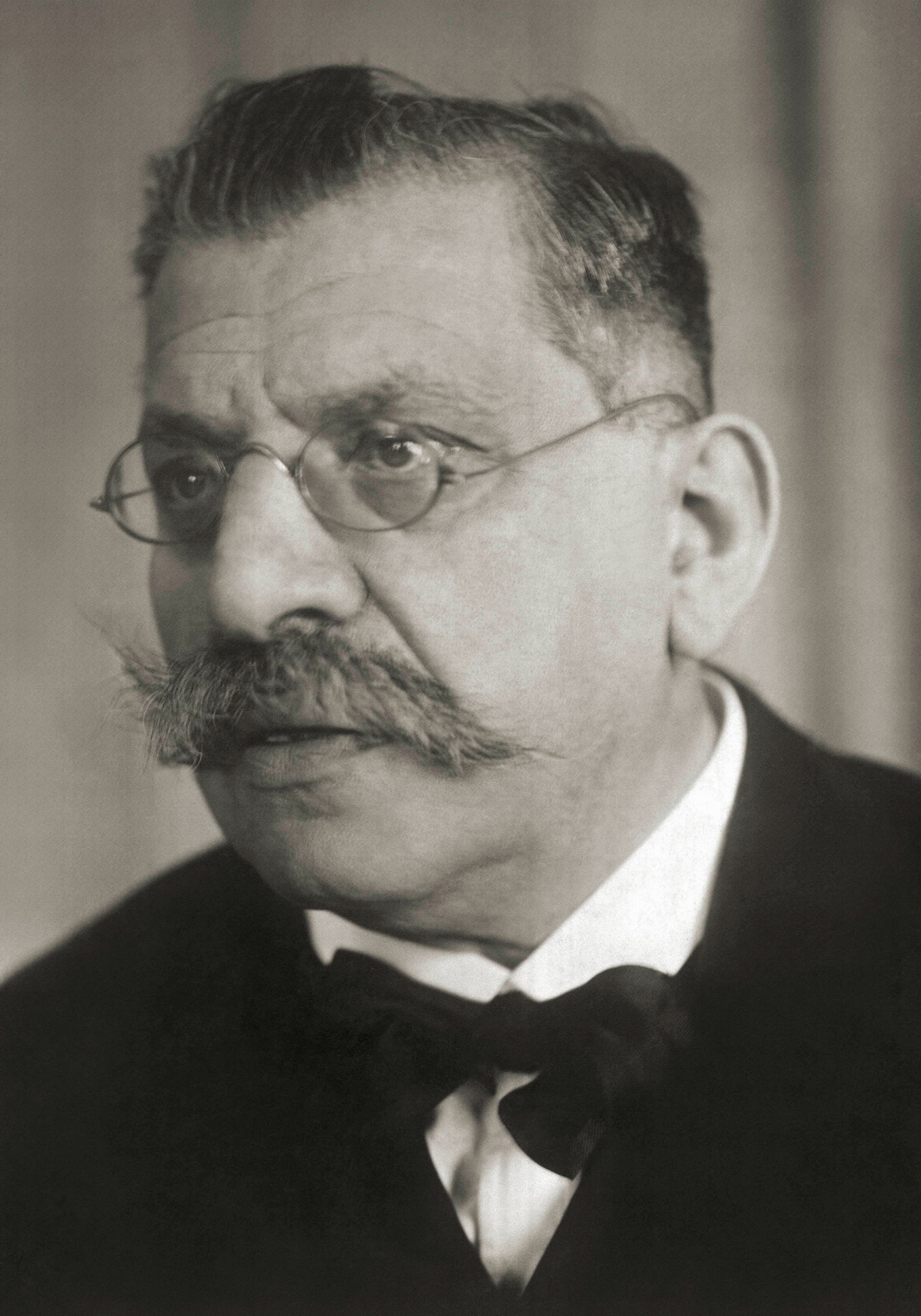 Porträtbild des Mediziners und Sexualforschers Magnus Hirschfeld