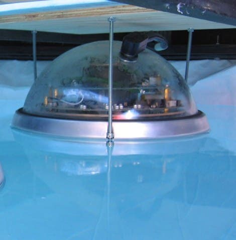 Einer der 4200 Sensoren des IceCube-Projektes 