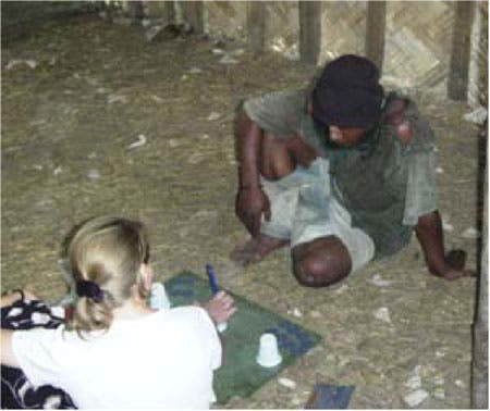 Bestrafungsspiel mit Einwohnern Papua-Neuguineas
