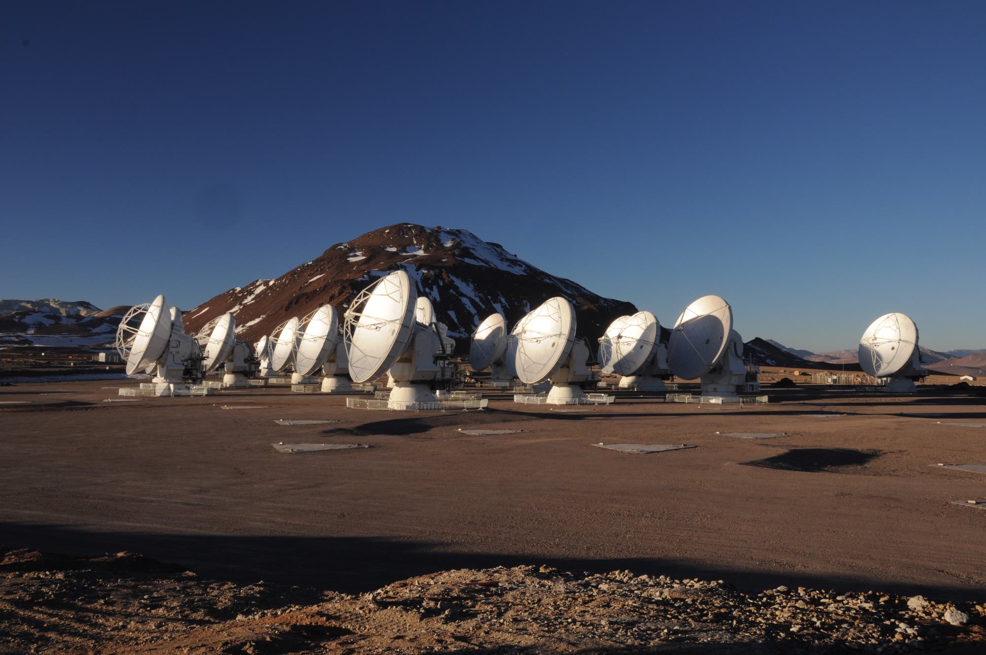 Das Atacama Large Millimeter/Submillimeter Array ALMA in Chile.
