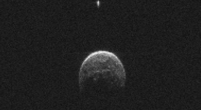 Radarbilder des Asteroiden 2004 BL86 vom 26. Januar 2015