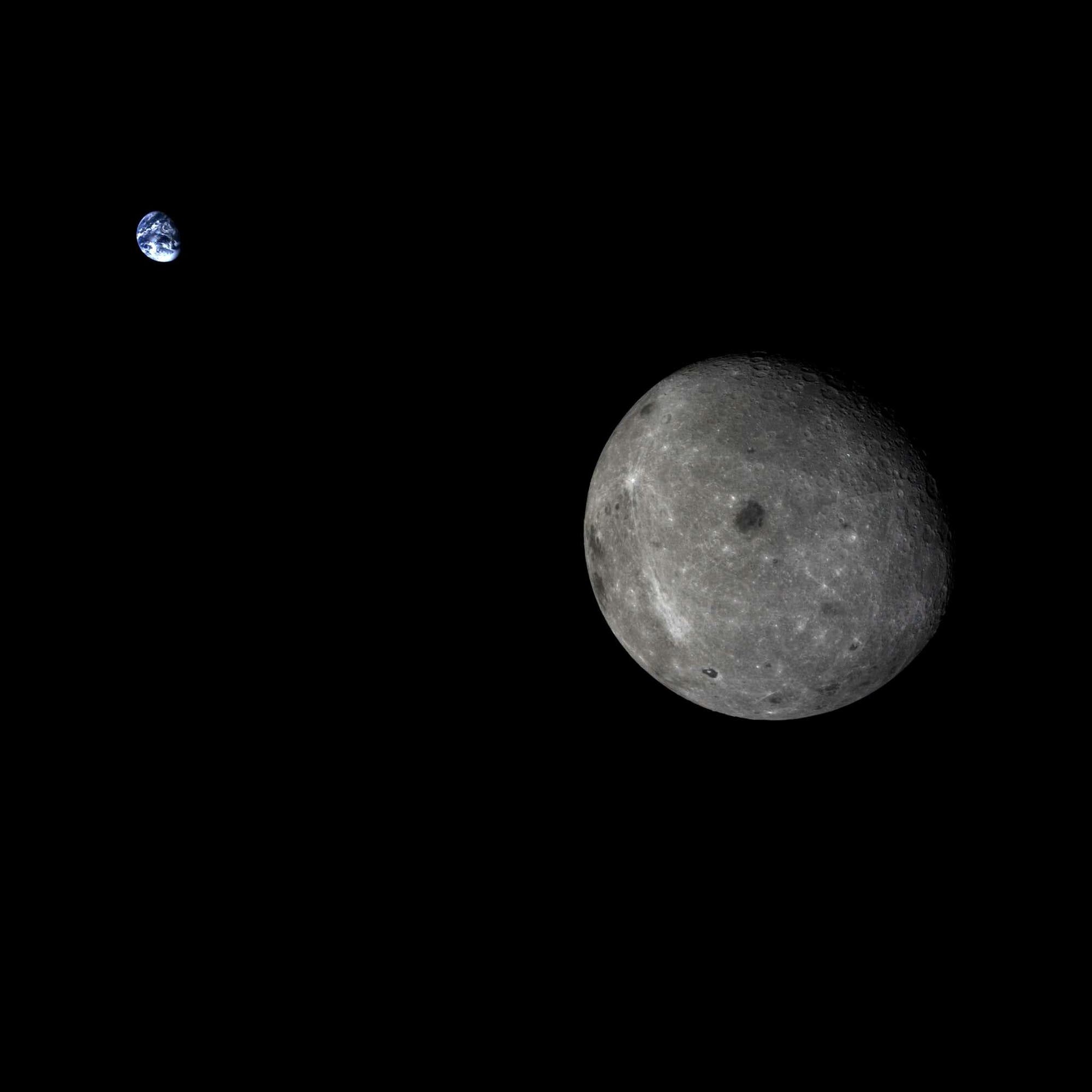 Erde und Mond am 28. Oktober 2014 (Aufnahme von Chang'e-5 T1)