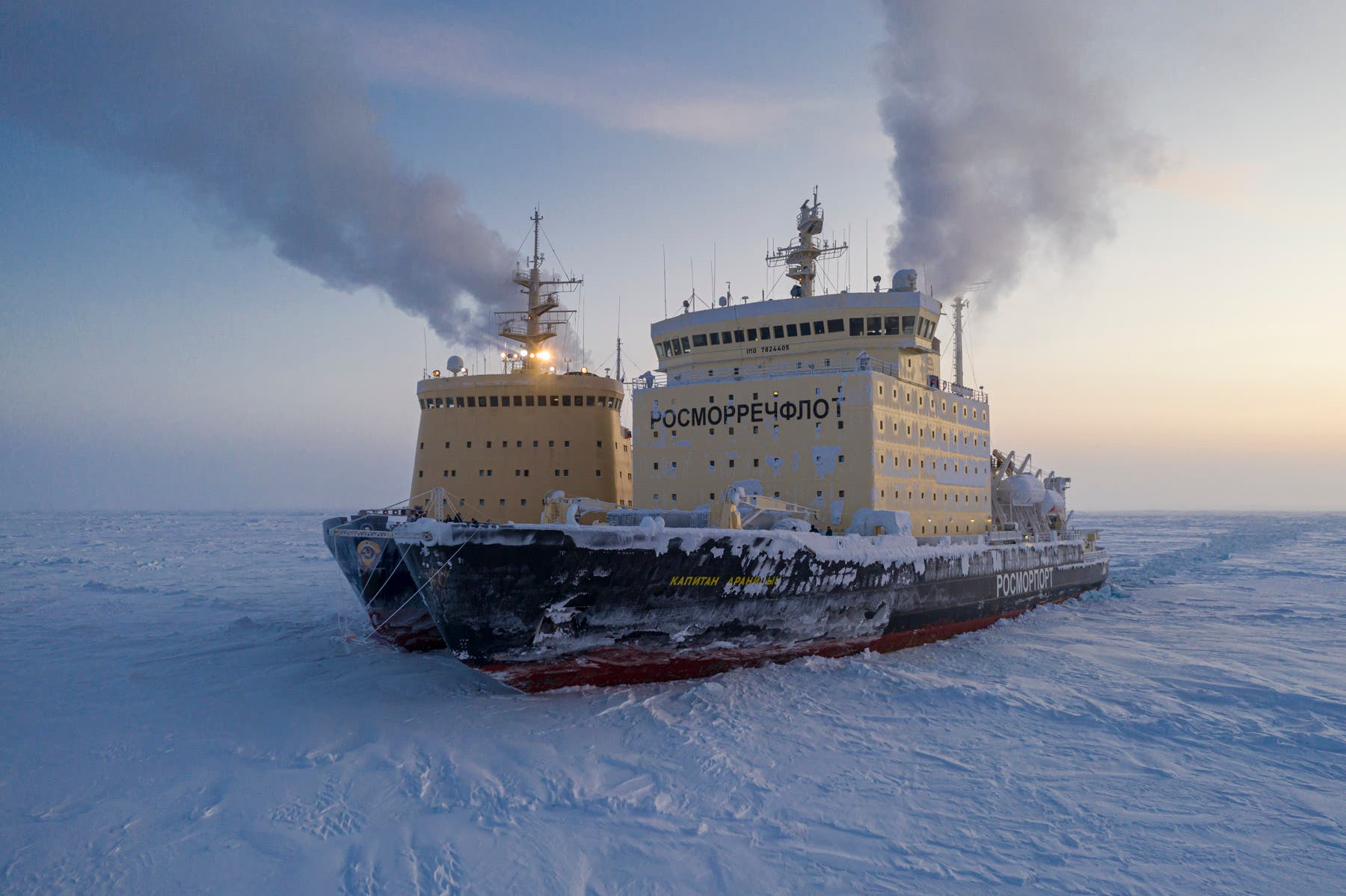 Russische Eisbrecher machen Lieferdienst für die Polarstern