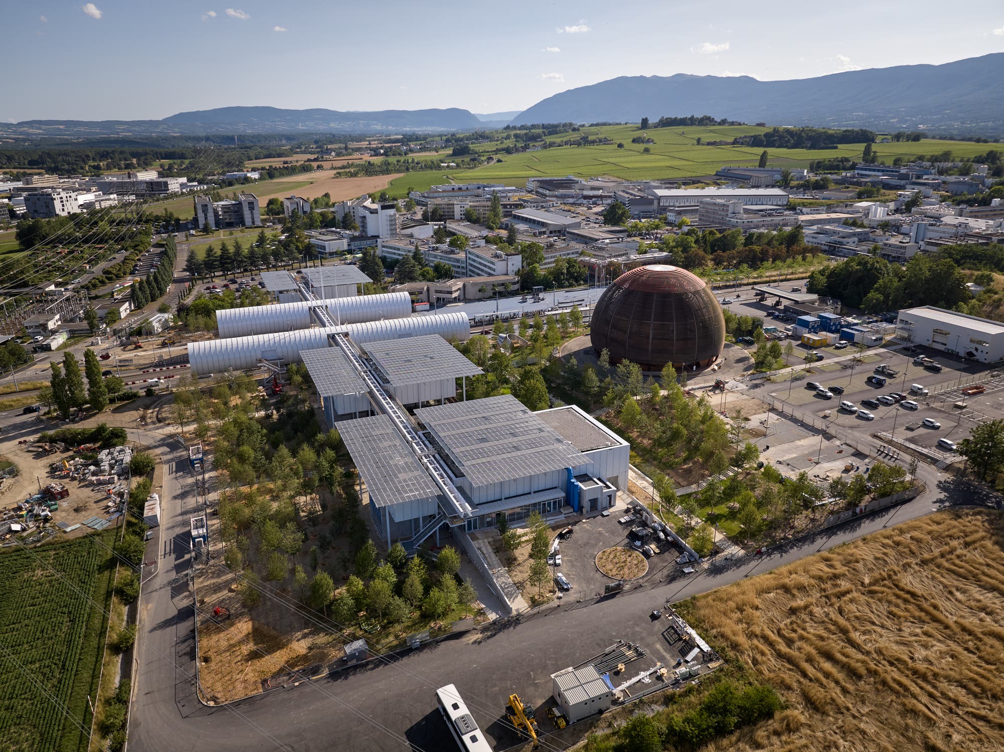 Luftbild des CERN-Geländes bei Meyrin