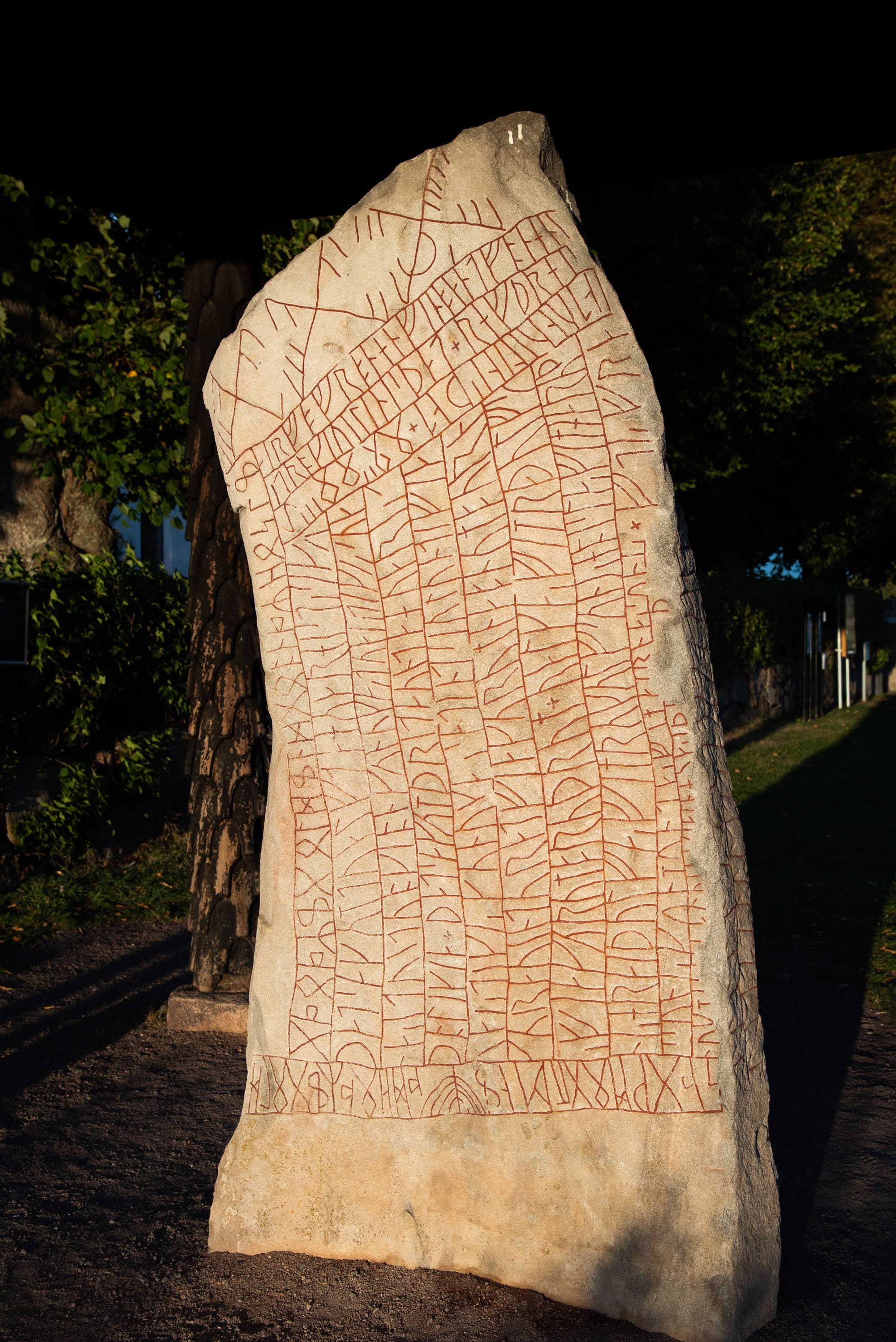 3,82 Meter ist der Runenstein von Rök groß.