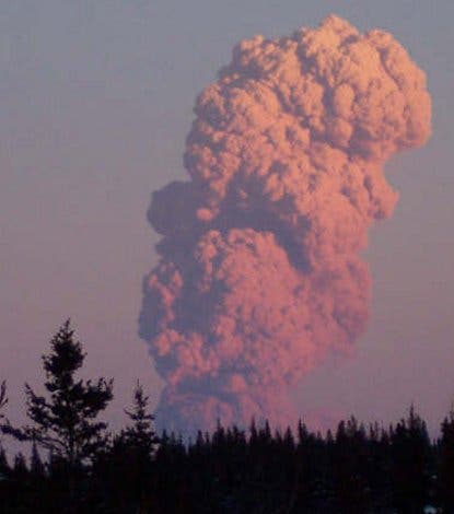 Eruptionswolke vom 13. Januar 2006