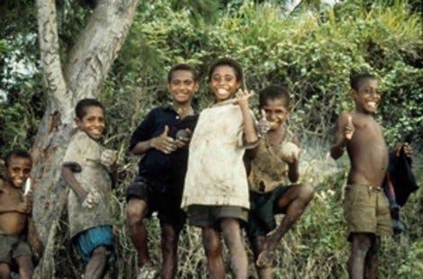 Kinder aus Neuguinea