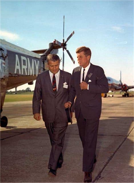 Von Braun und Kennedy