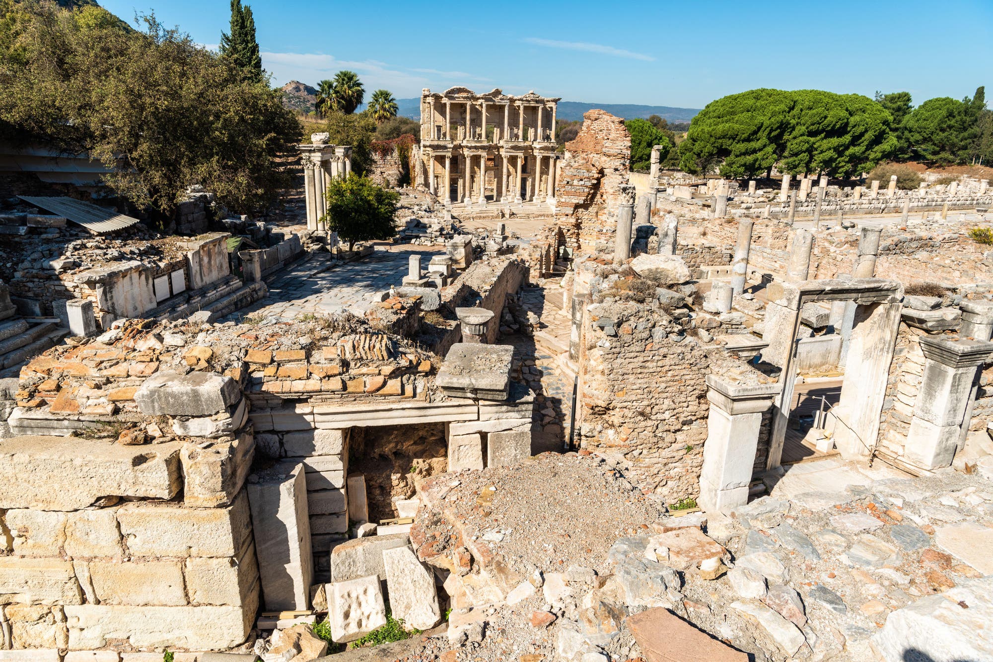 Zentrum des antiken Ephesos mit der Celsus-Bibliothek.