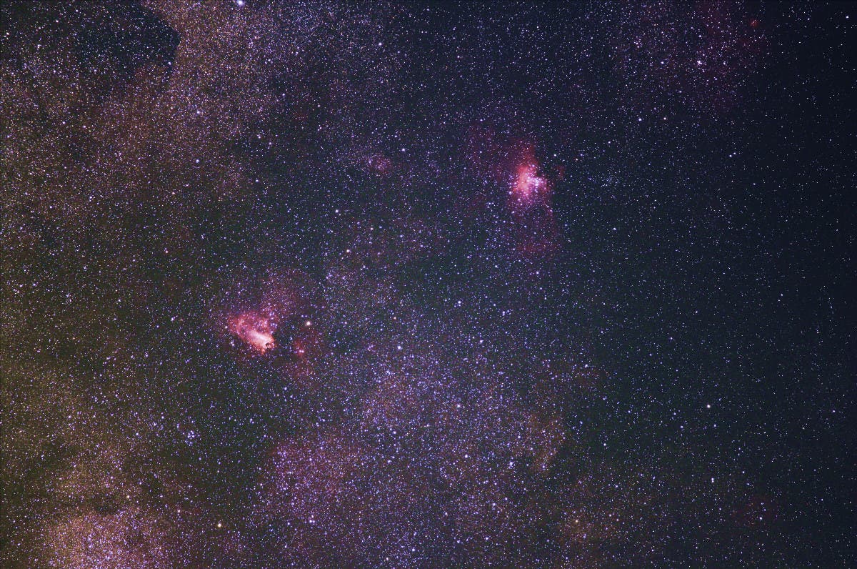 Messier 16 und 17 und ihre Umgebung
