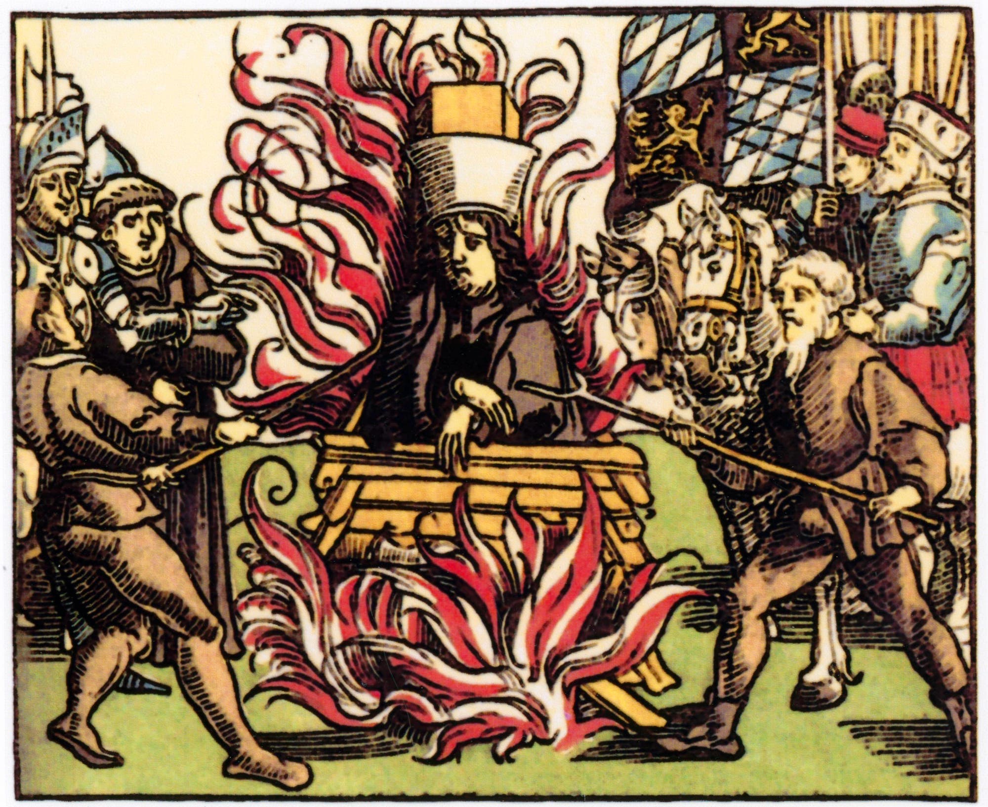 Eine historische Illustration zeigt eine Szene der Hinrichtung durch Verbrennung. In der Mitte steht eine Person mit einem hohen Hut in einem brennenden Scheiterhaufen. Um die Person herum stehen mehrere Menschen, einige in mittelalterlicher Kleidung, die das Geschehen beobachten. Im Hintergrund sind Pferde und Banner mit Wappen sichtbar.