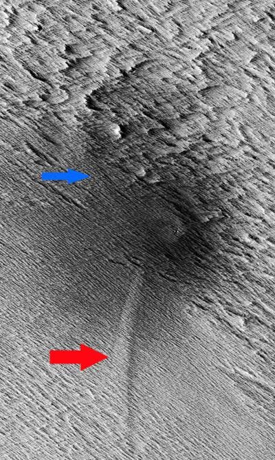 Zwei "Krummsäbel" führen vom Kraterzentrum weg