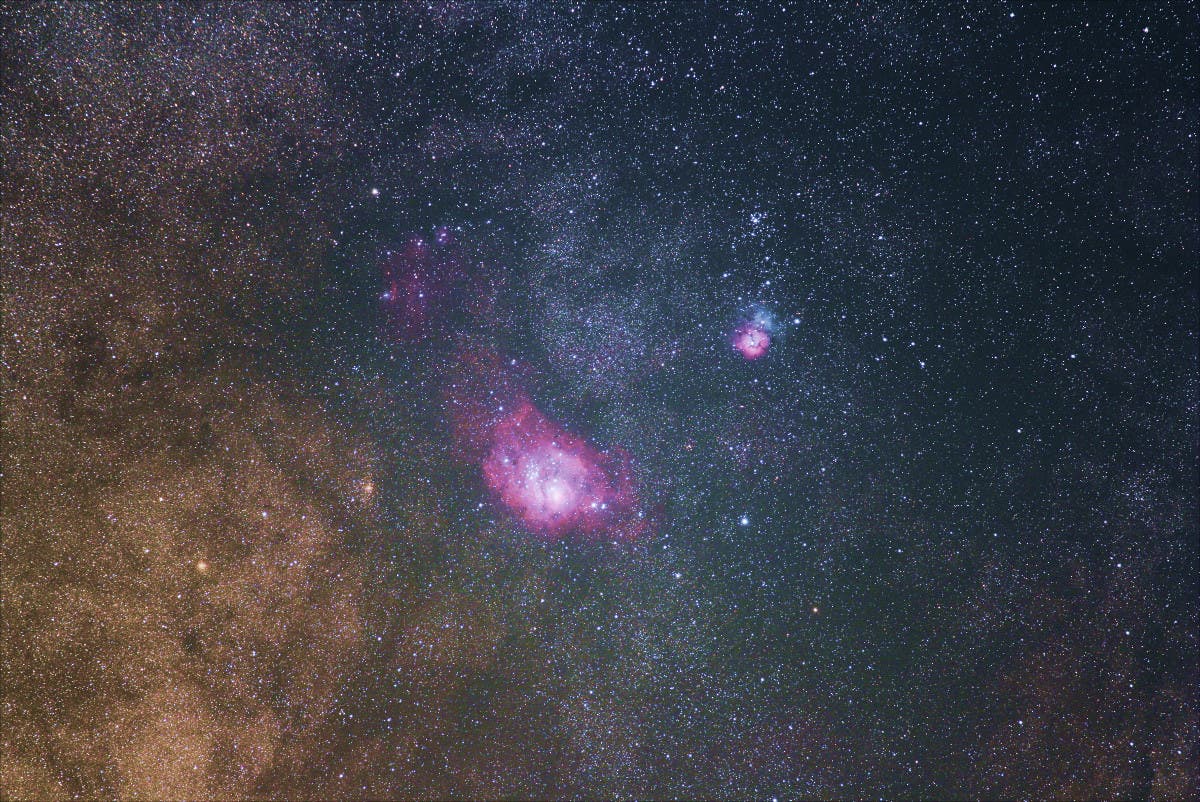 Lagunennebel Messier 8 und Trifidnebel Messier 20 in der Milchstraße