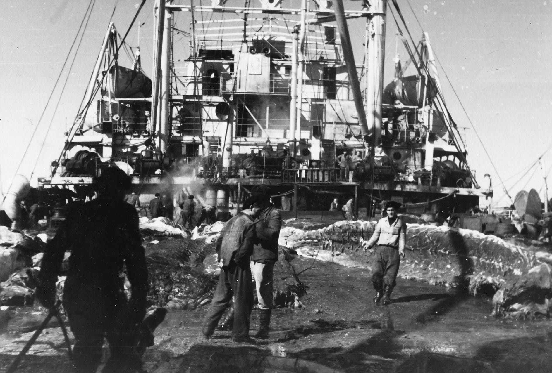 Das Verarbeitungsdeck des sowjetischen Fabrikschiffs »Slava«
