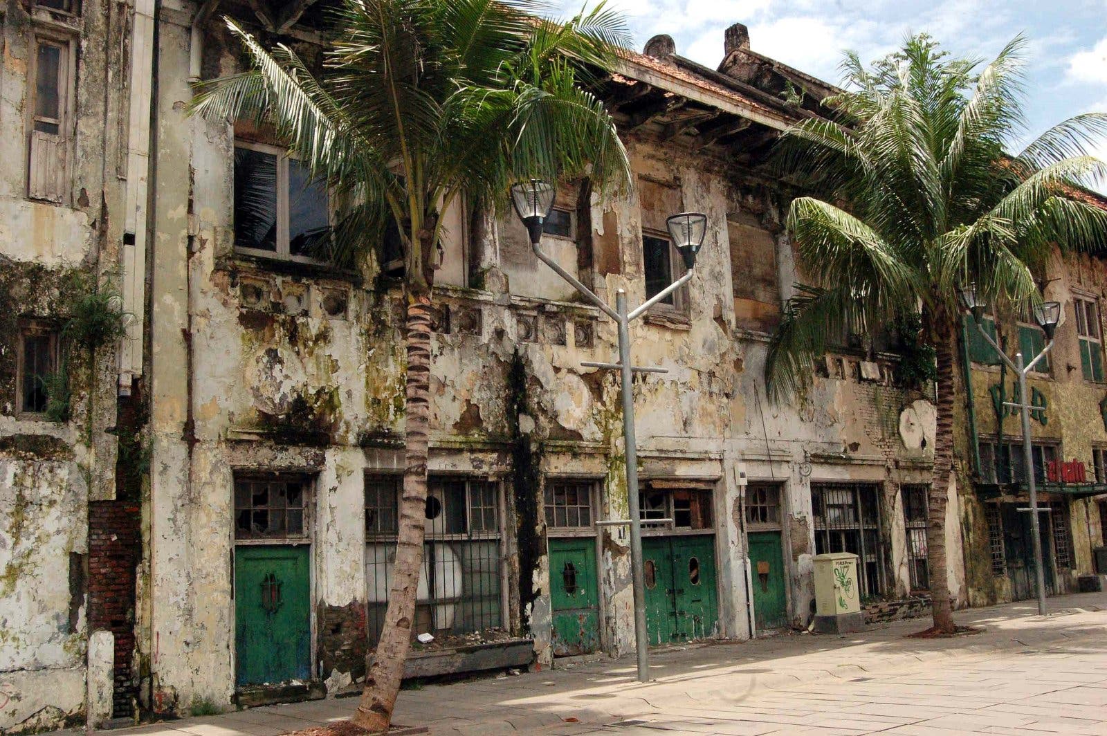 Verfallende Gebäude aus der Kolonialzeit