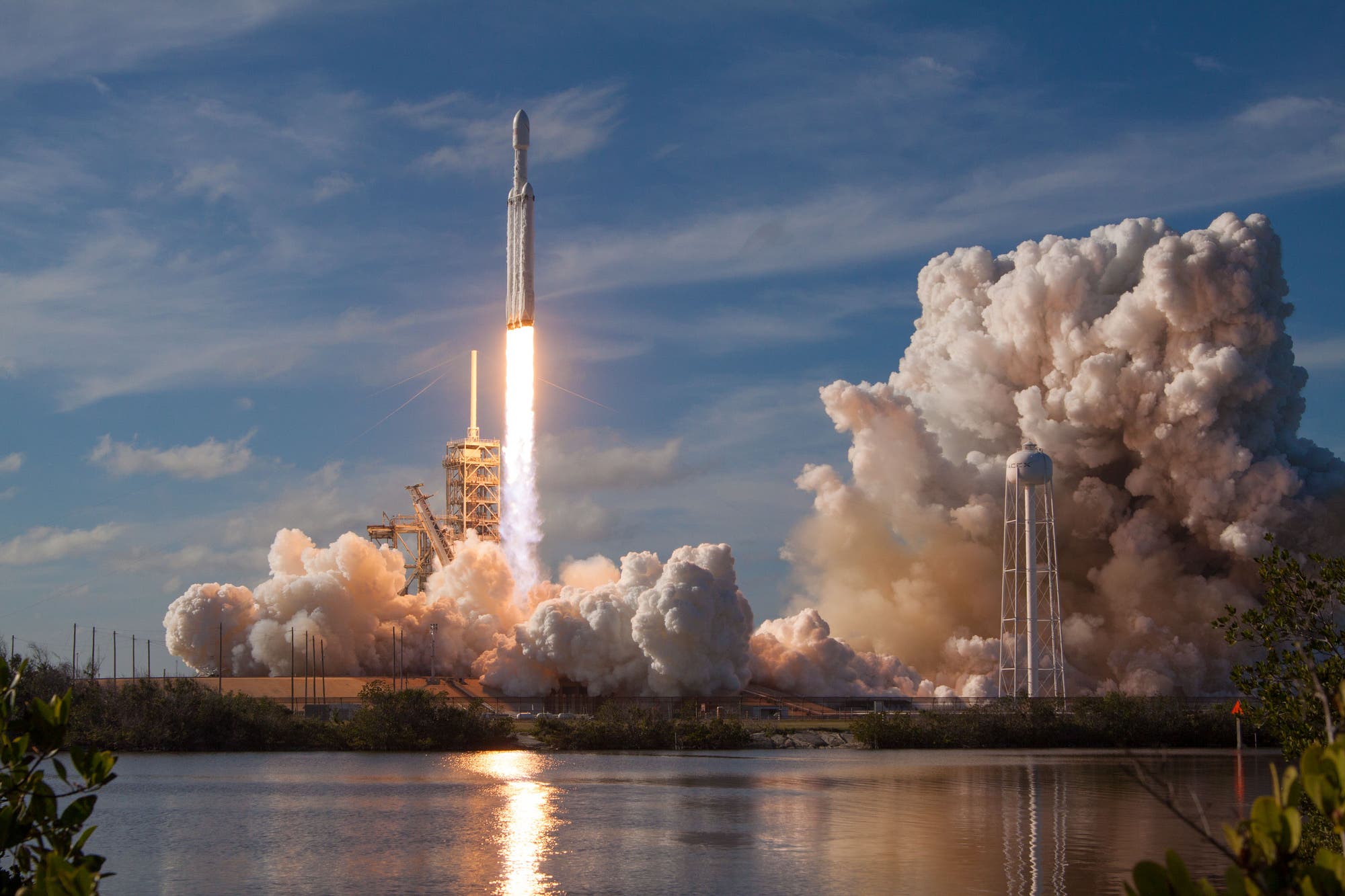 Start der Schwerlastrakete Falcon Heavy