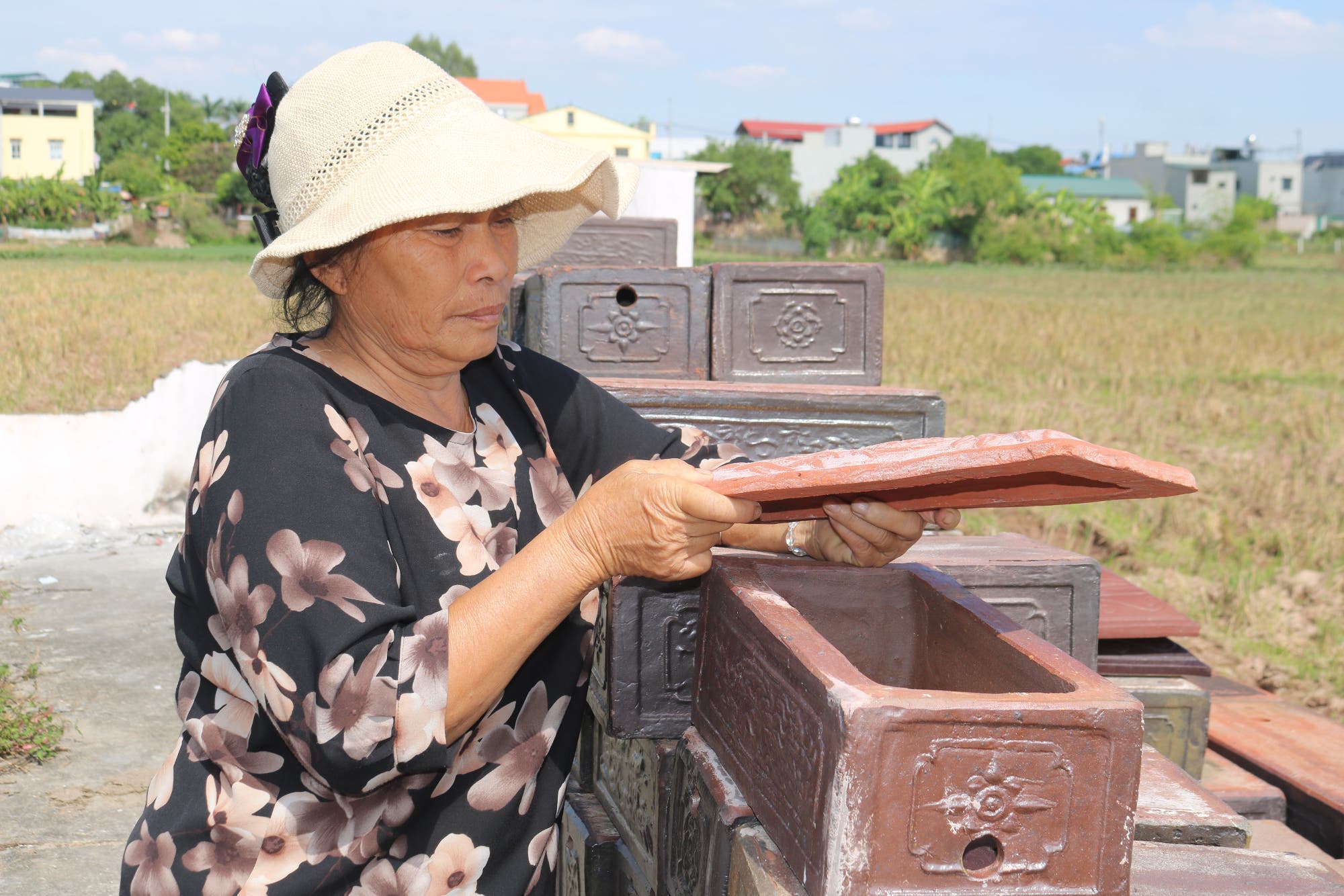 Tonsarkophage für den Föten-Friedhof in Vietnam