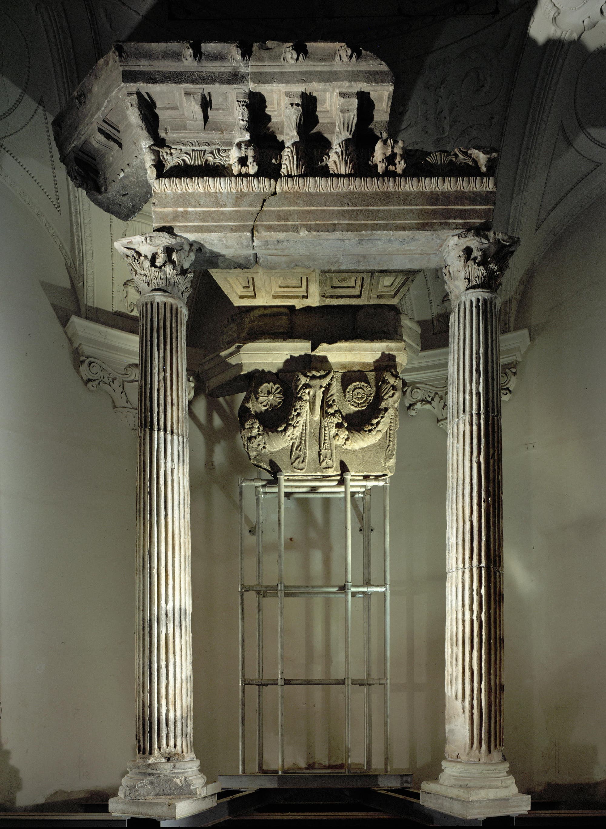 Architekturteile vom Oktogon in Ephesos