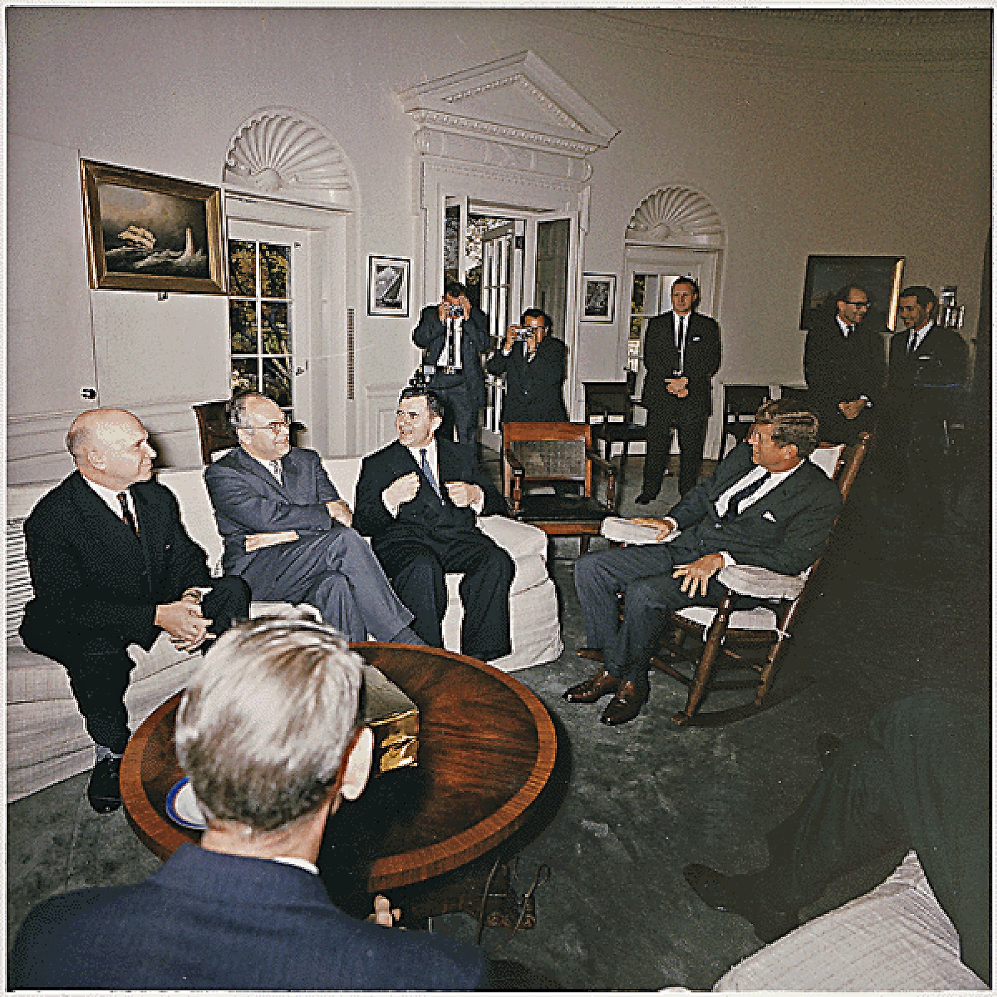 Ranghohe sowjetische Beamte treffen im Oval Office mit dem US-Präsidenten John F. Kennedy zusammen