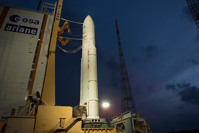 Ariane 5 mit "Albert Einstein" auf der Startrampe in Kourou