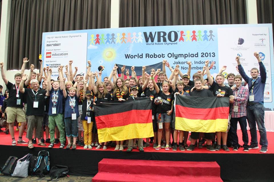 Das gesamte deutsche Team bei der WRO 2013.