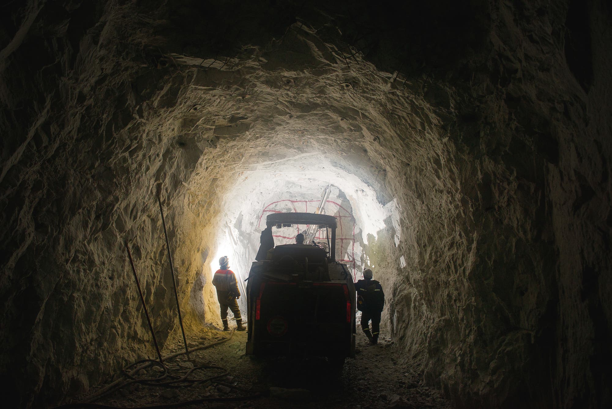 Blick in einen Bergwerkstunnel