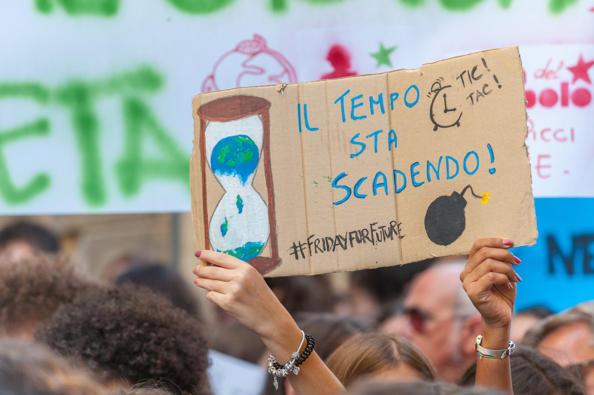 Italienischsprachiges Plakat auf einer Fridays-For-Future-Demonstration.