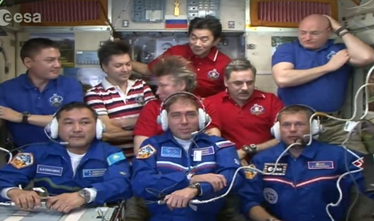 Die neunköpfige Besatzung der ISS am 4. September 2015