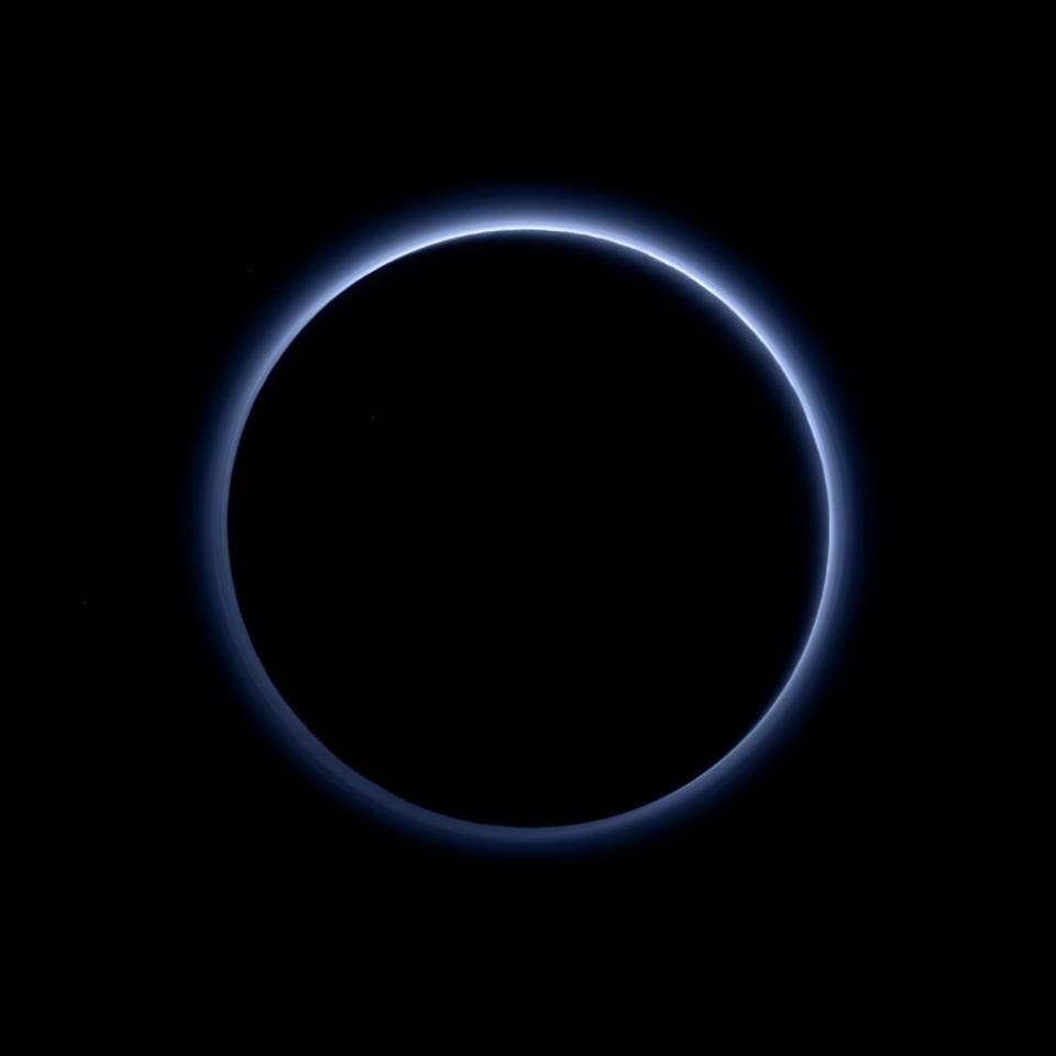 Plutos dünne Atmosphäre