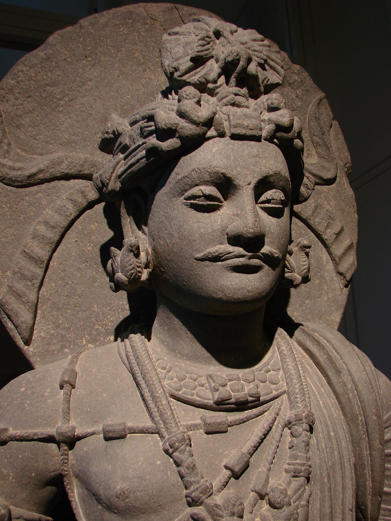 Schnurrbärtiger Bodhisattva