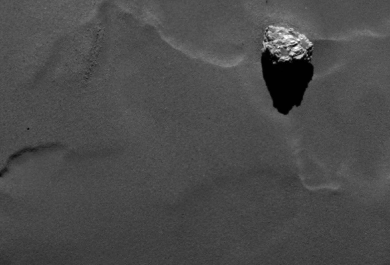 Der Brocken Cheops auf Komet 67P (Detailaufnahme)
