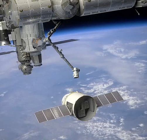 Dragon nähert sich der ISS