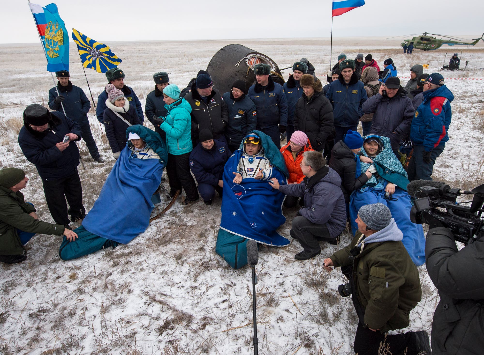 Am 10. November 2014 landeten Alexander Gerst und seine Kollegen Max Suraev von Roscosmos und Reid Wiseman von der NASA sicher und wohlbehalten in der kasachischen Steppe.