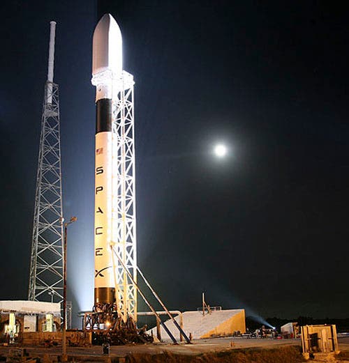 Trägerrakete Falcon 9 auf der Startrampe