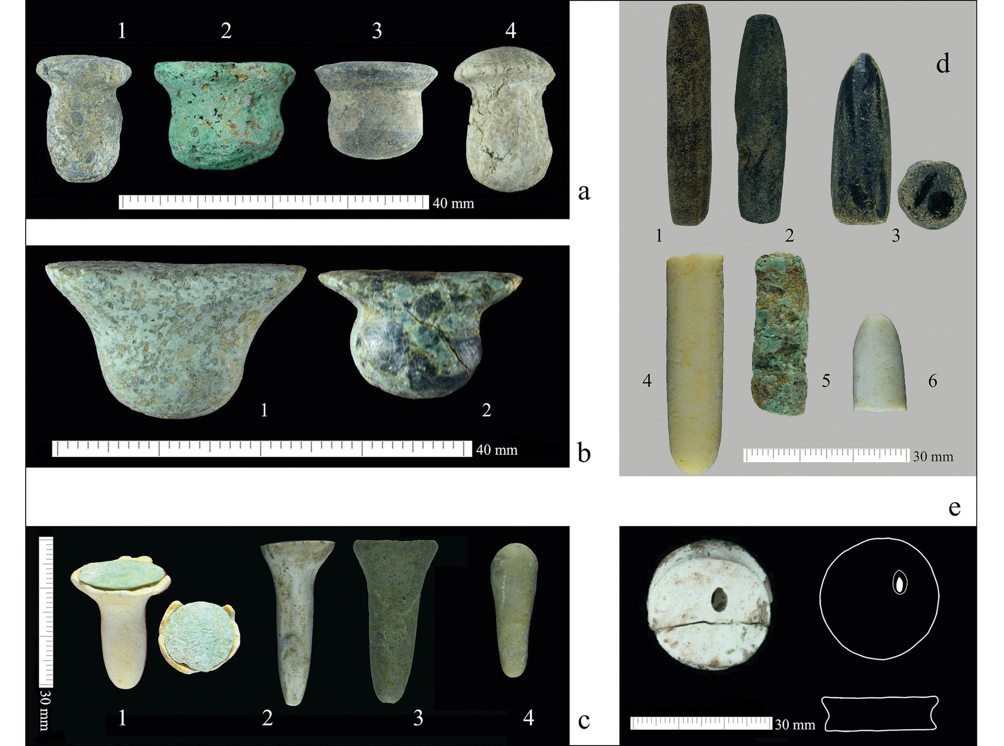Beispiele für neolithische Piercings aus Boncuklu Tarla in der Südosttürkei.