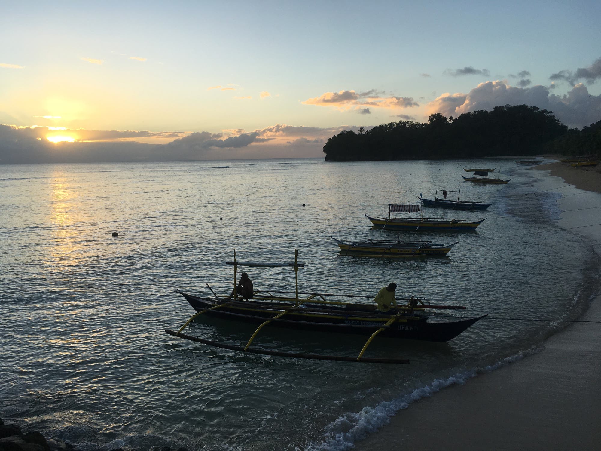 Die schmalen Boote der philippinischen Fischer sind alles andere als hochseetauglich
