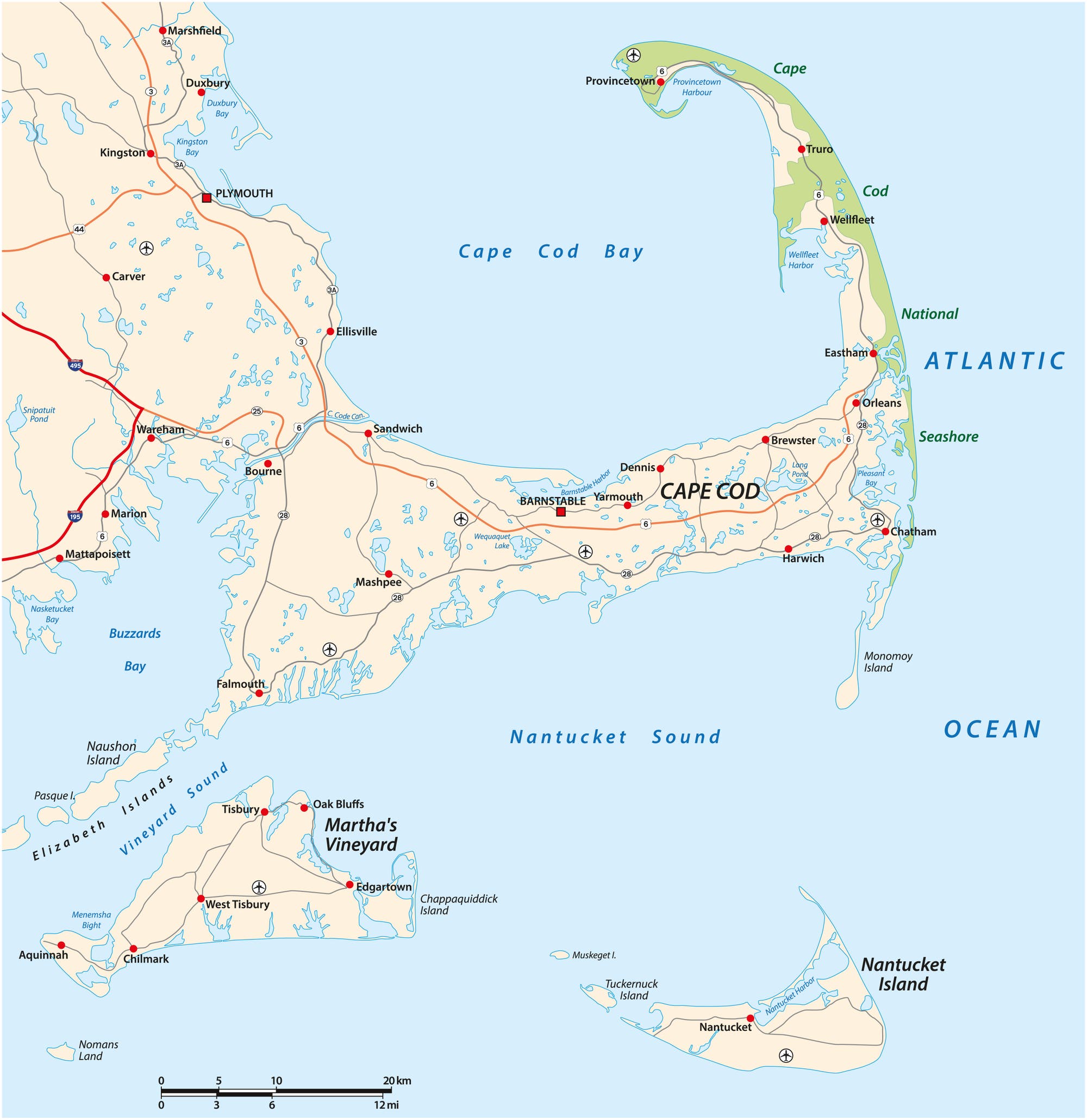 Karte von Cape Cod und den umliegenden Gebieten, einschließlich Martha's Vineyard und Nantucket Island. Die Karte zeigt Straßen, Städte und geografische Merkmale wie Cape Cod Bay und den Atlantischen Ozean. Wichtige Orte wie Provincetown, Barnstable und Falmouth sind markiert. Die Karte enthält auch Nationalparks und Küstenlinien. Ein Maßstabsbalken ist unten links zu sehen.
