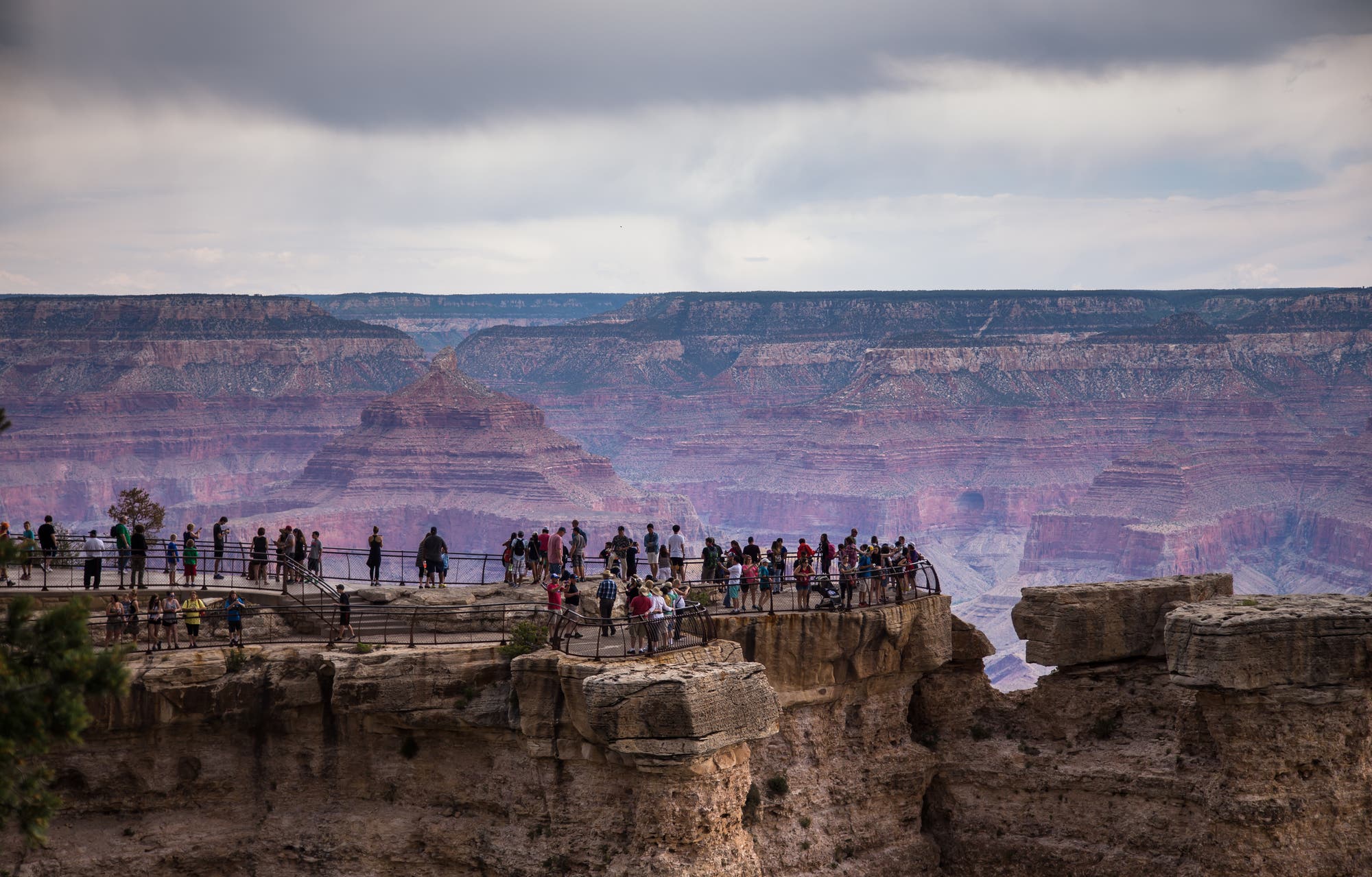 Touristen am Grand Canyon