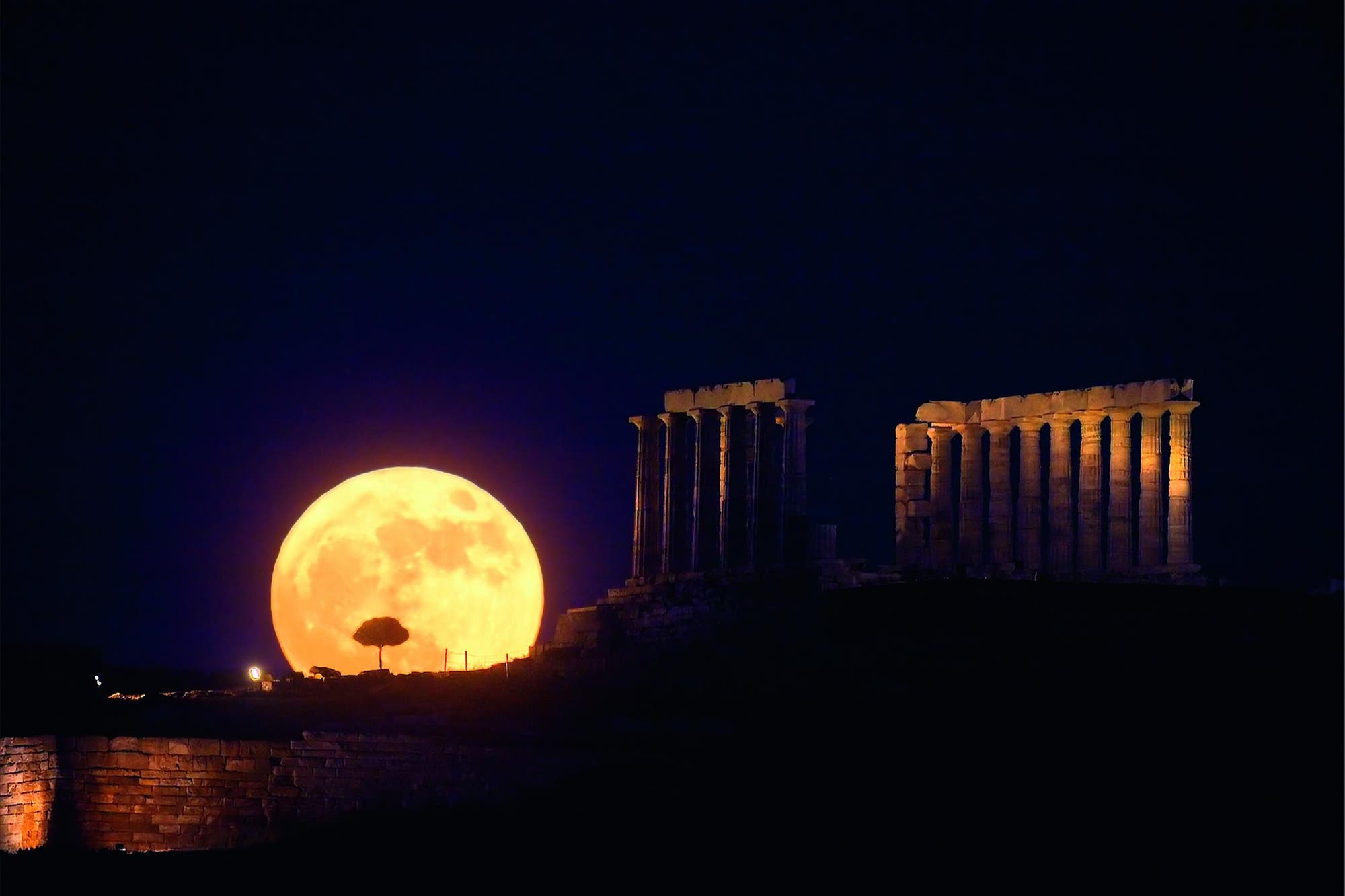 Mondaufgang an der Akropolis