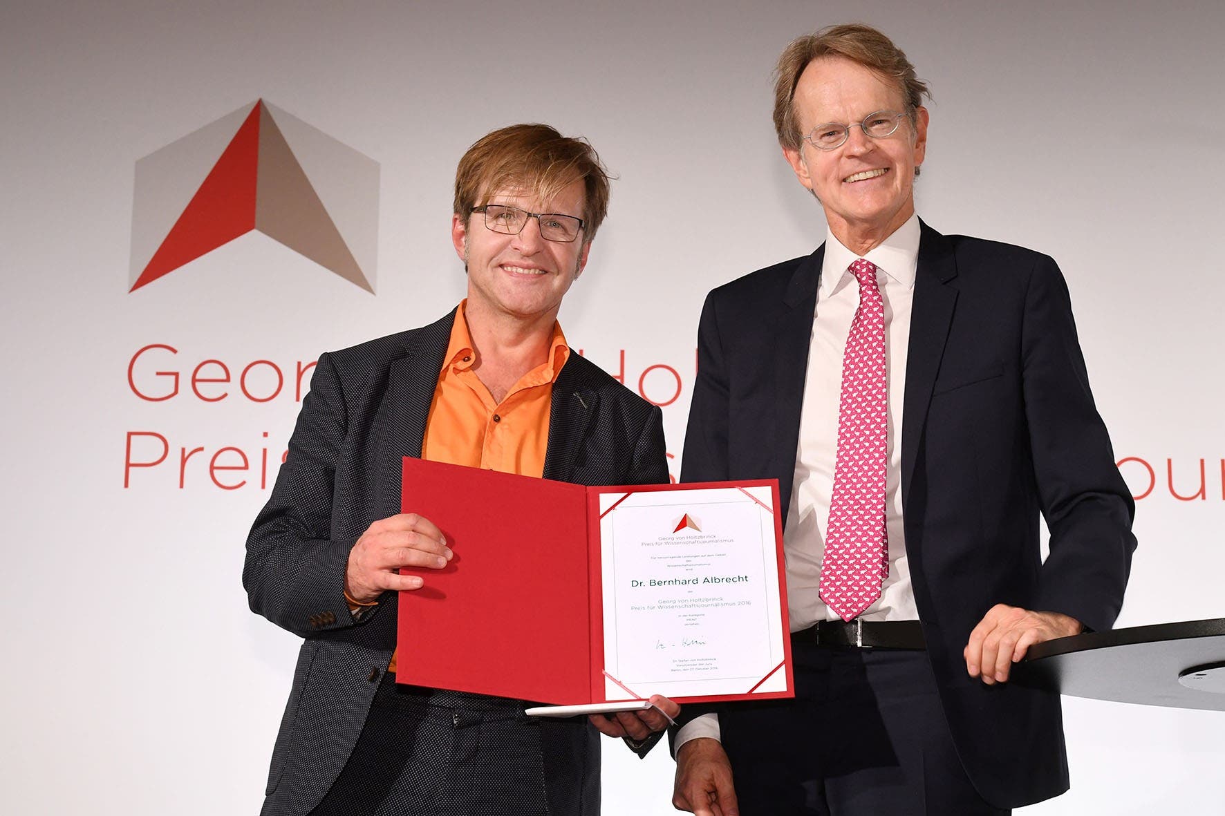 Preisträger Dr. Bernhard Albrecht und Verleger Dr. Stefan von Holtzbrinck