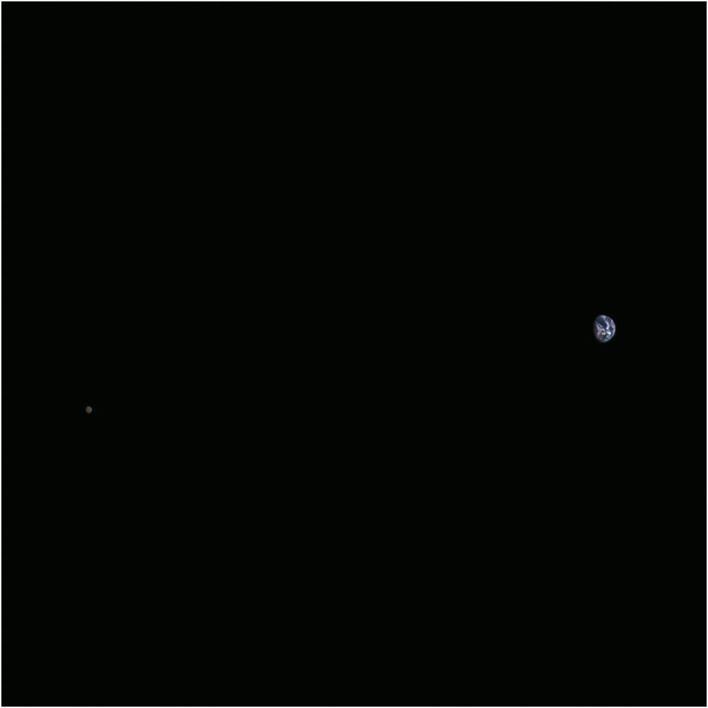 Erde und Mond am 26. November 2015 (Aufnahme von Hayabusa-2)