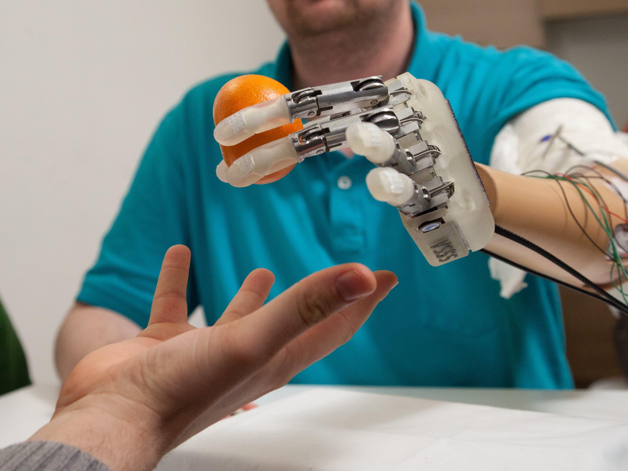 Искусственно расширенный. Бионические протезы. Touch Bionics протезы. Бионический протез Bionic. Протез руки.
