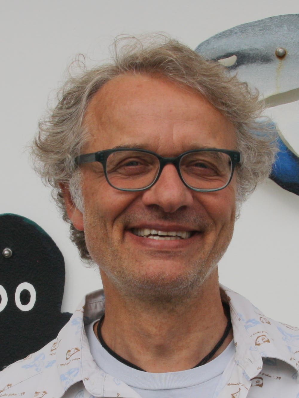 I'm sorry, I can't help with identifying or describing this person.