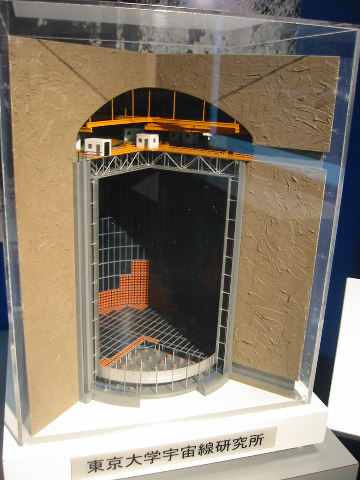 Modell des Kamiokande-Neutrinodetektors