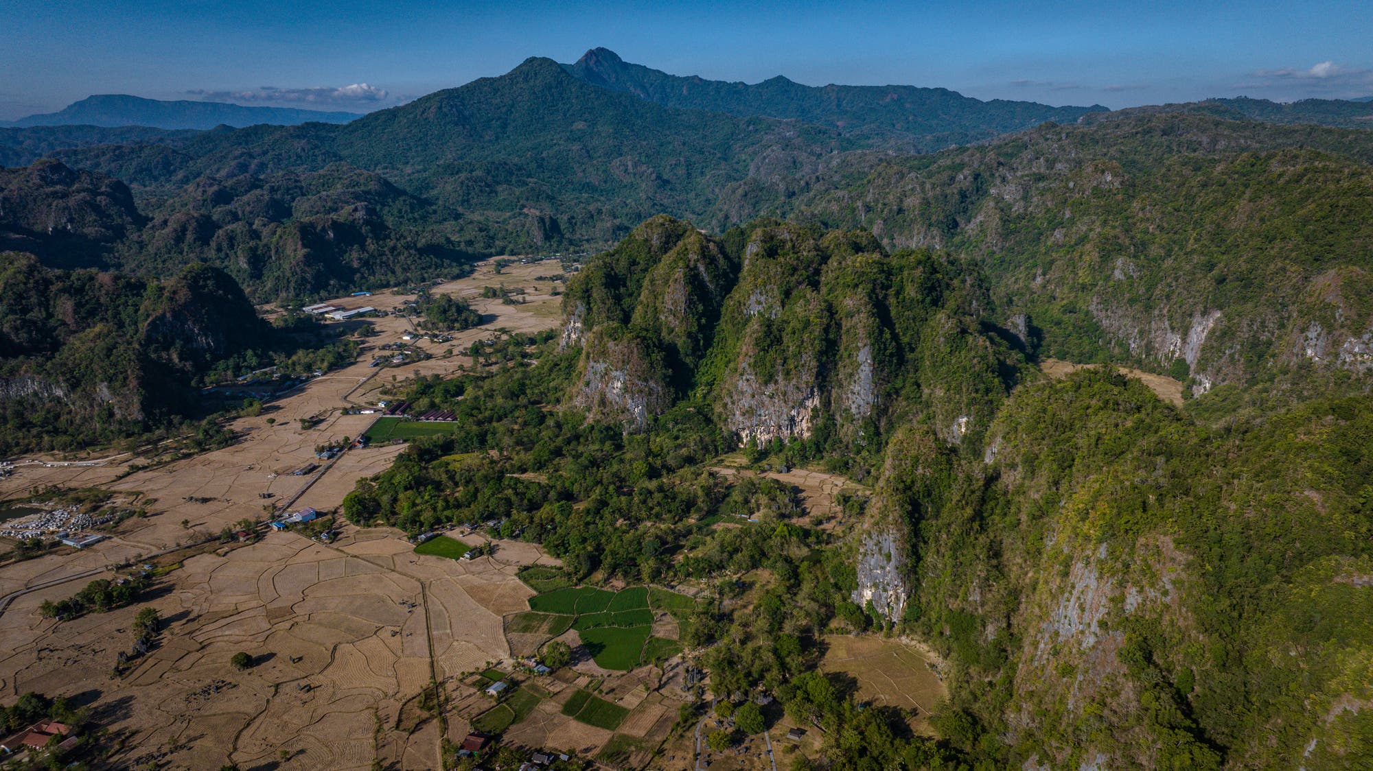 Blick auf die Karstlandschaft von Maros–Pangkep.