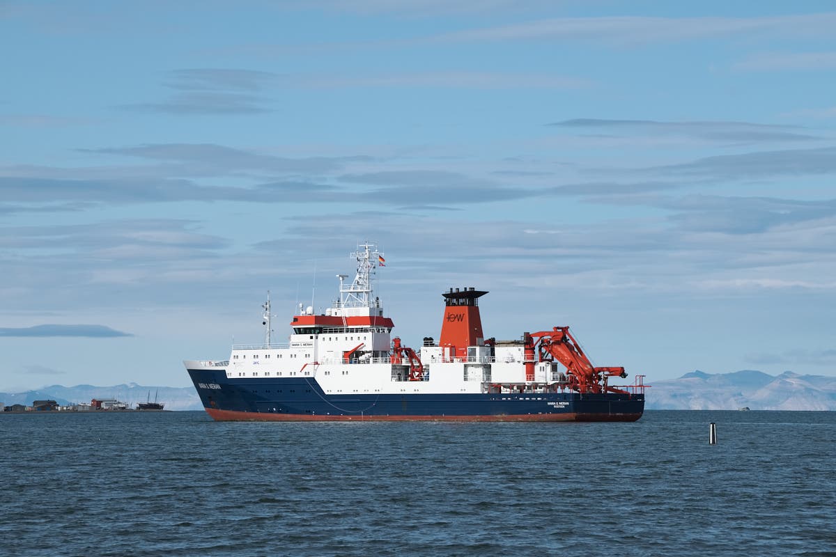 Das Forschungsschiff »Maria S. Merian« im Isfjord vor Longyearbyen/Spitzbergen, 2019