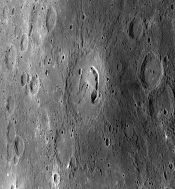 Ein ungewöhnlicher Krater auf Merkur