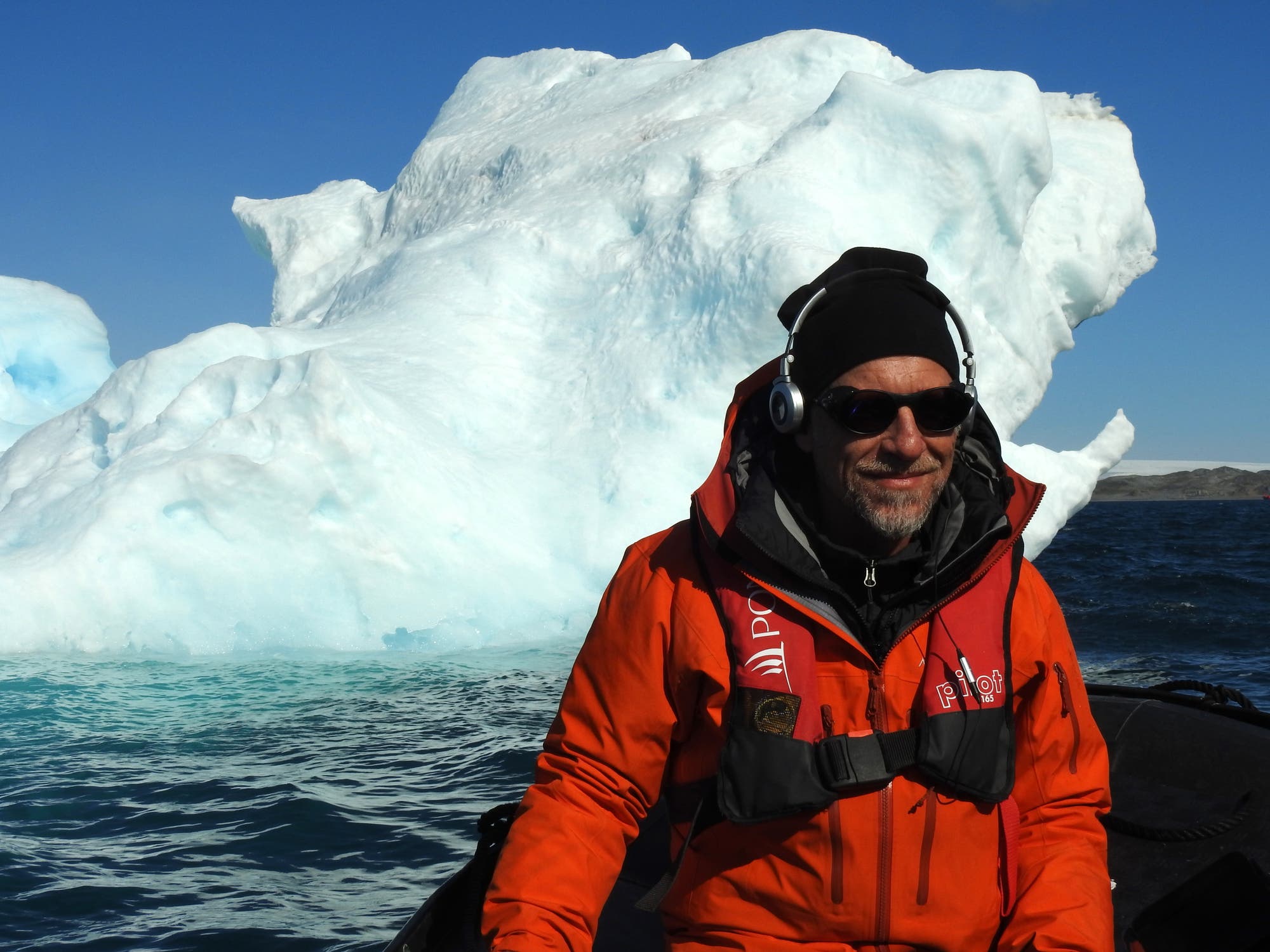 Michel André auf einem Schlauboot in der Antarktis